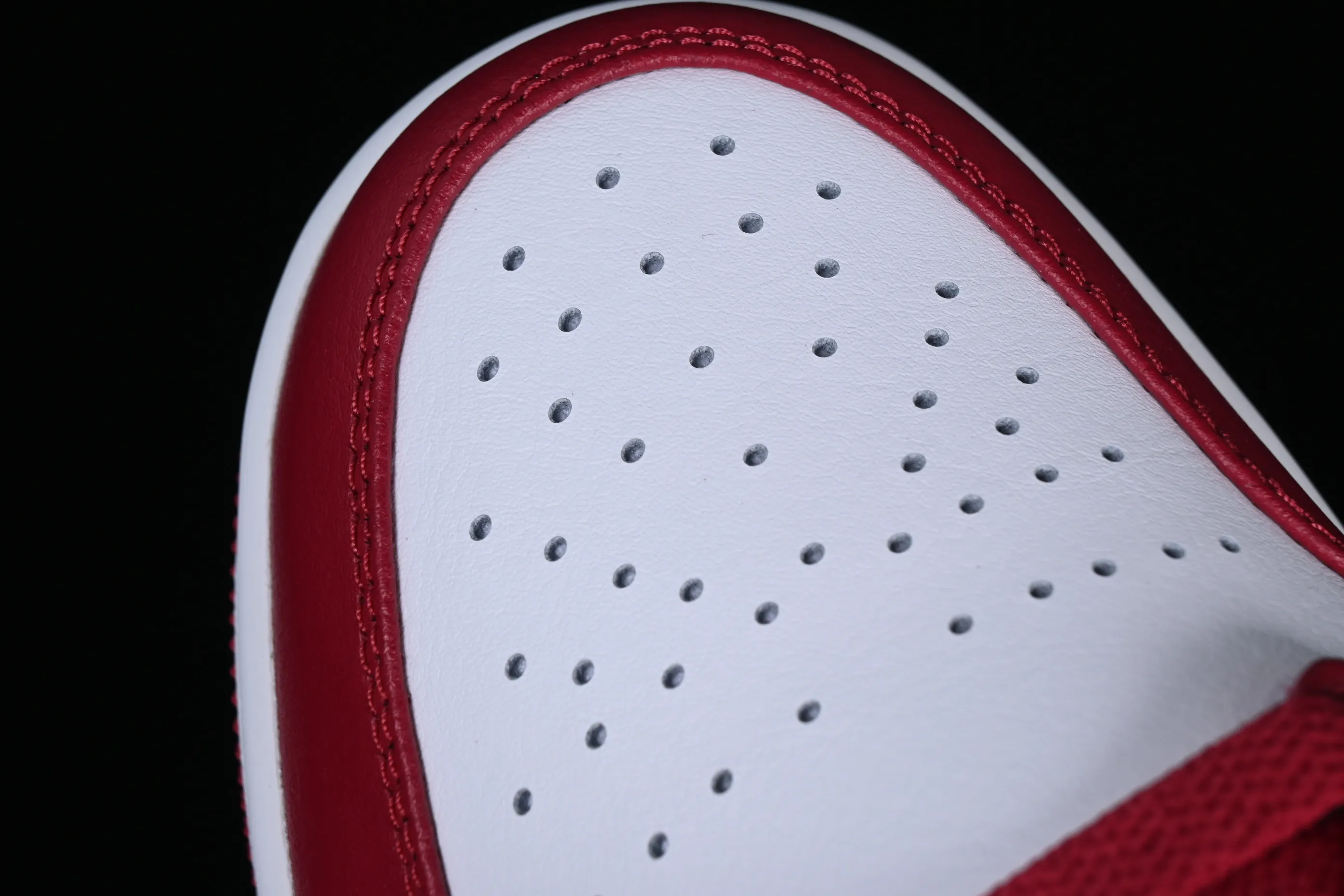 All categories Air Jordan Jordan series basketball shoes Air Jordan 1 Low G version pure original Air Jordan 1 Low AJ1 Joe 1 new white and red low-end basketball shoes 553558-607